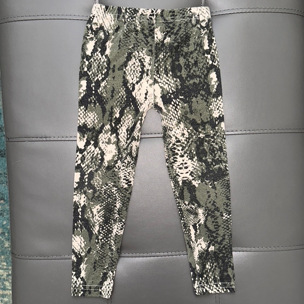 🏷️ 5 for $25 🏷️ H&M girls leggings, fit like 4T